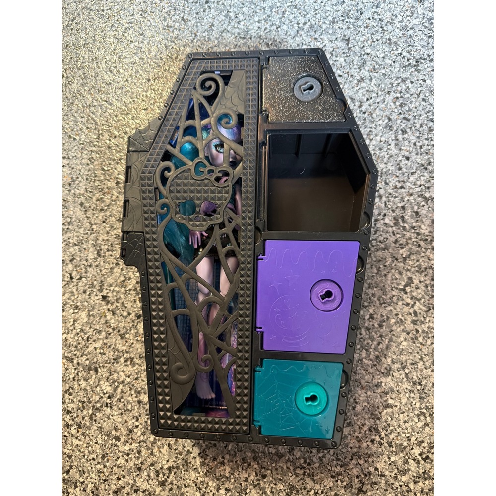 Monster High Skulltimate Secrets Twyla Doll G3 Coffin Locker Mattel 2023